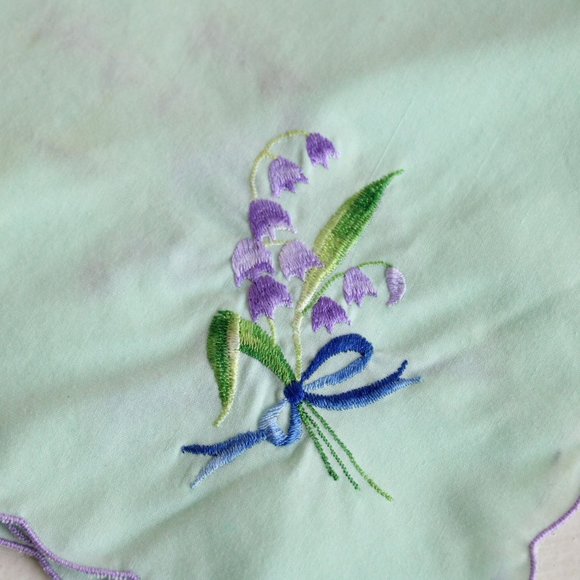 Vintage Bun Warmer, Mint Green Bread basket Liner, Embroidered Purple Flowers - Picture 3 of 10